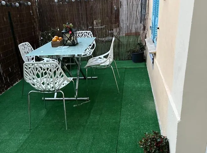 Beautiful With Terrace Centre Apartment