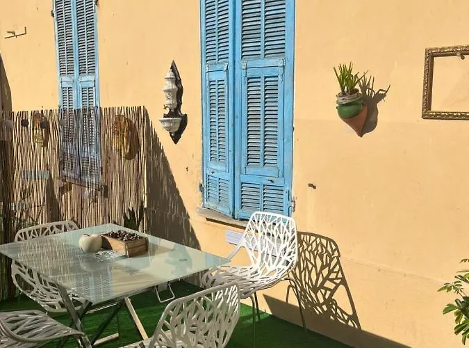 Beautiful With Terrace Centre Apartment *