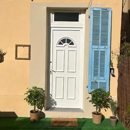 Beautiful With Terrace Centre * ניס
