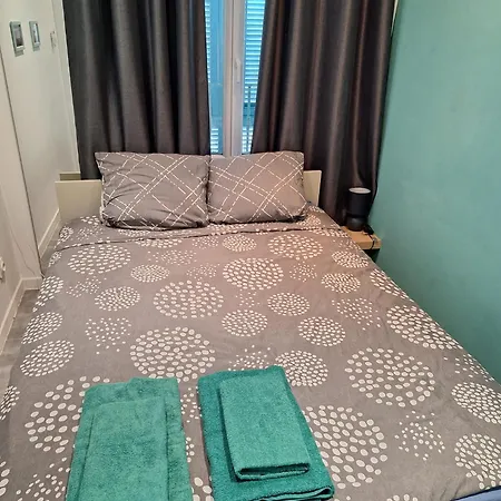 דירה Beautiful With Terrace Centre *